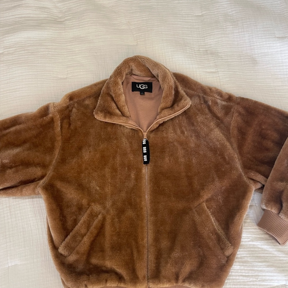 Ugg fuzzy comber jacket size small. Sooo cozy